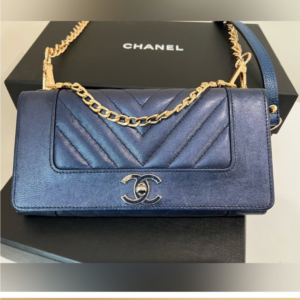 CHANEL Caviar Wallet
